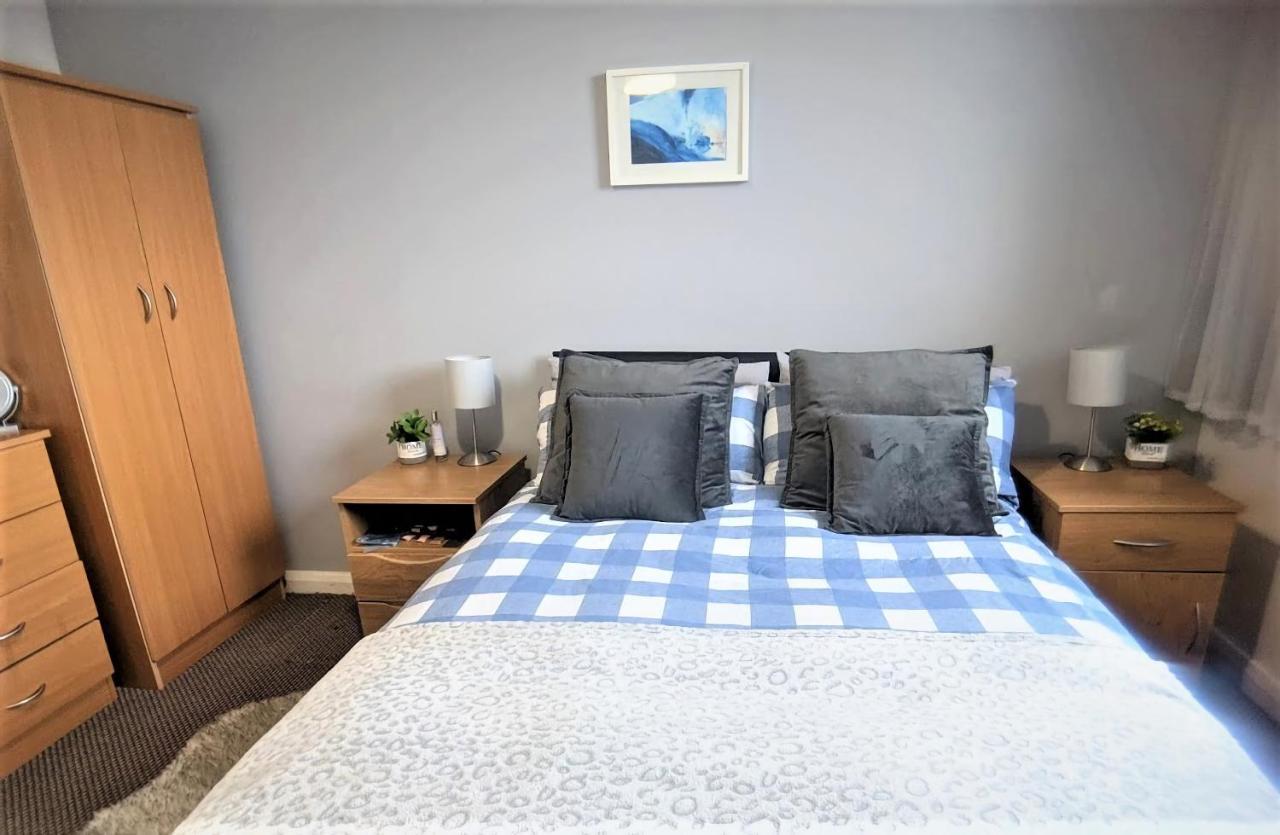 Large 3 Bedrooms In Liverpool City Centre, Free Parking Экстерьер фото