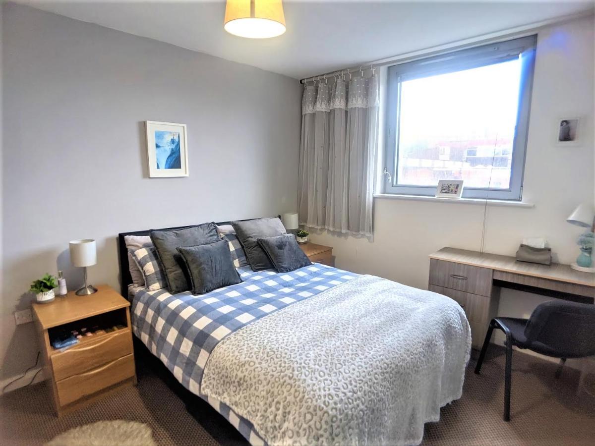 Large 3 Bedrooms In Liverpool City Centre, Free Parking Экстерьер фото