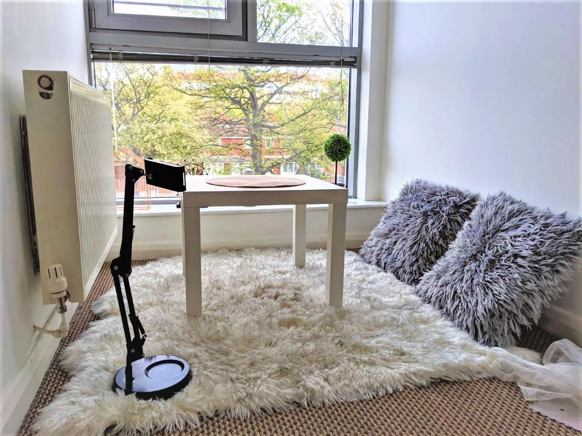 Large 3 Bedrooms In Liverpool City Centre, Free Parking Экстерьер фото